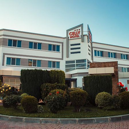 Celly Hotel Pitesti Bagian luar foto