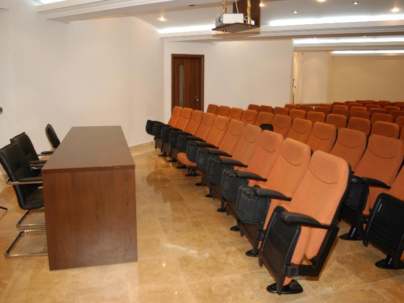 Celly Hotel Pitesti Bagian luar foto