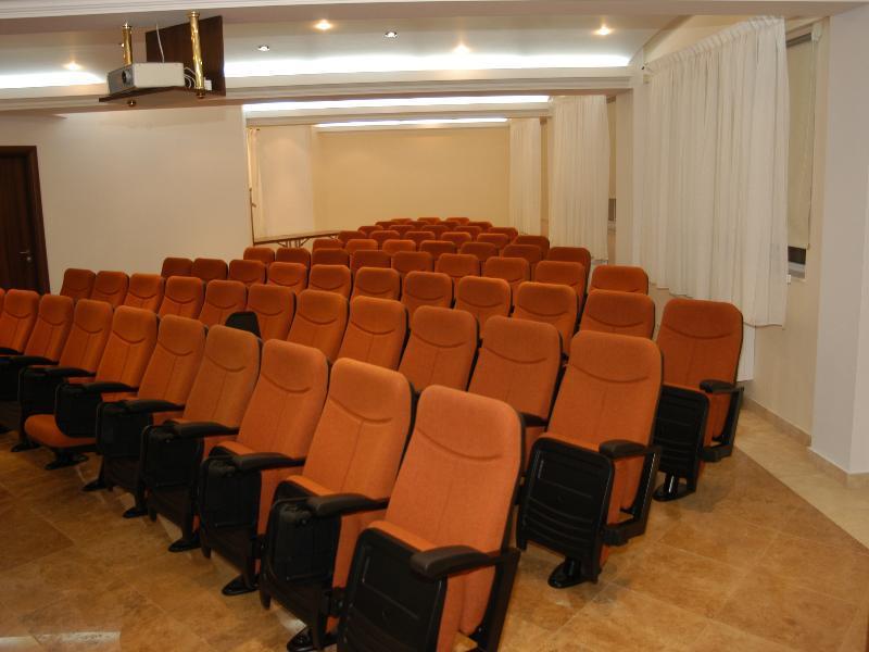 Celly Hotel Pitesti Bagian luar foto