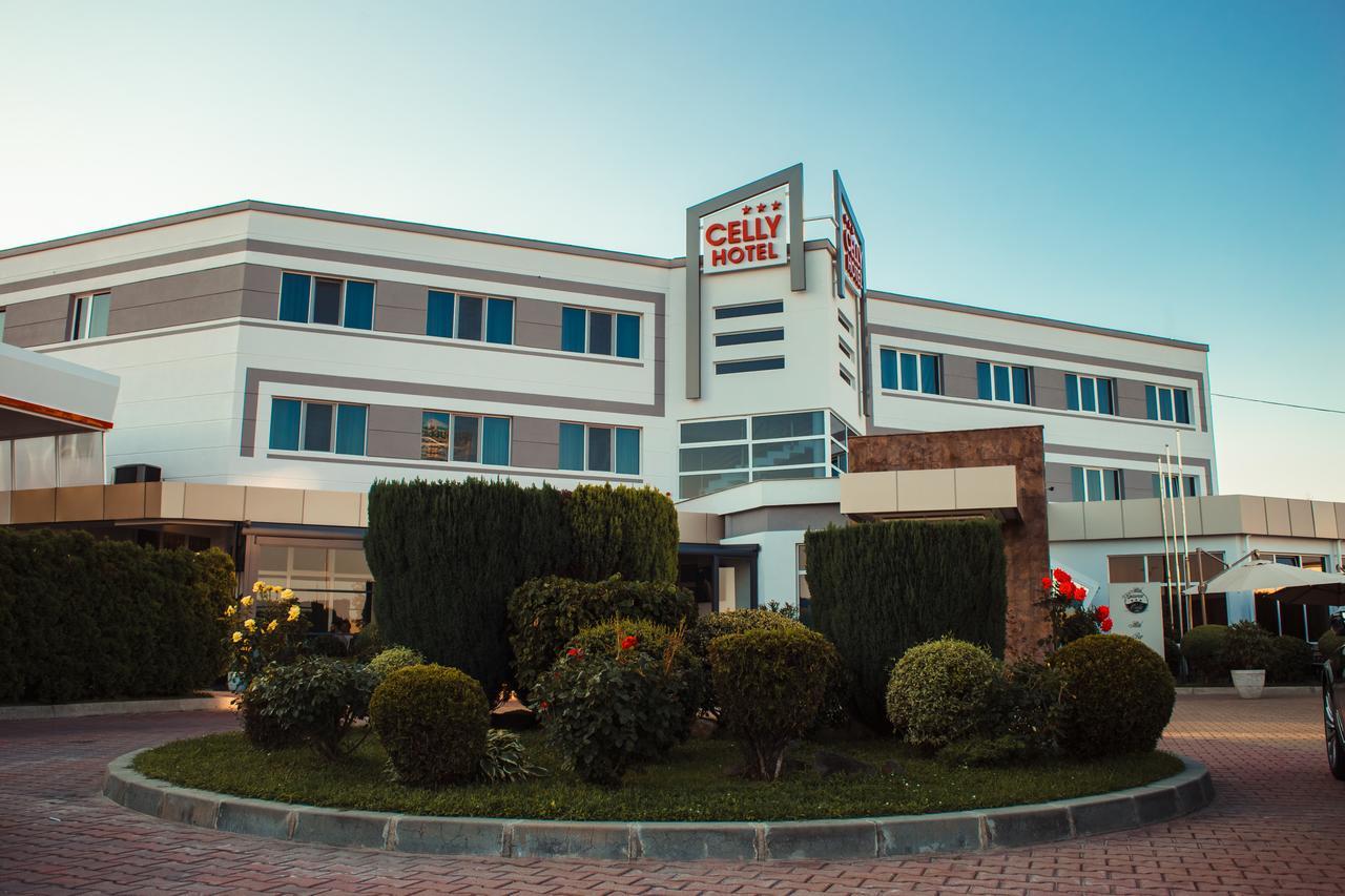 Celly Hotel Pitesti Bagian luar foto