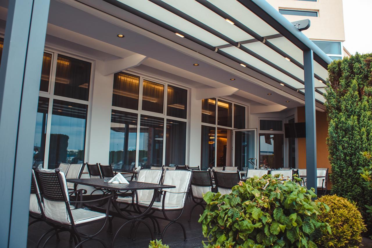 Celly Hotel Pitesti Bagian luar foto